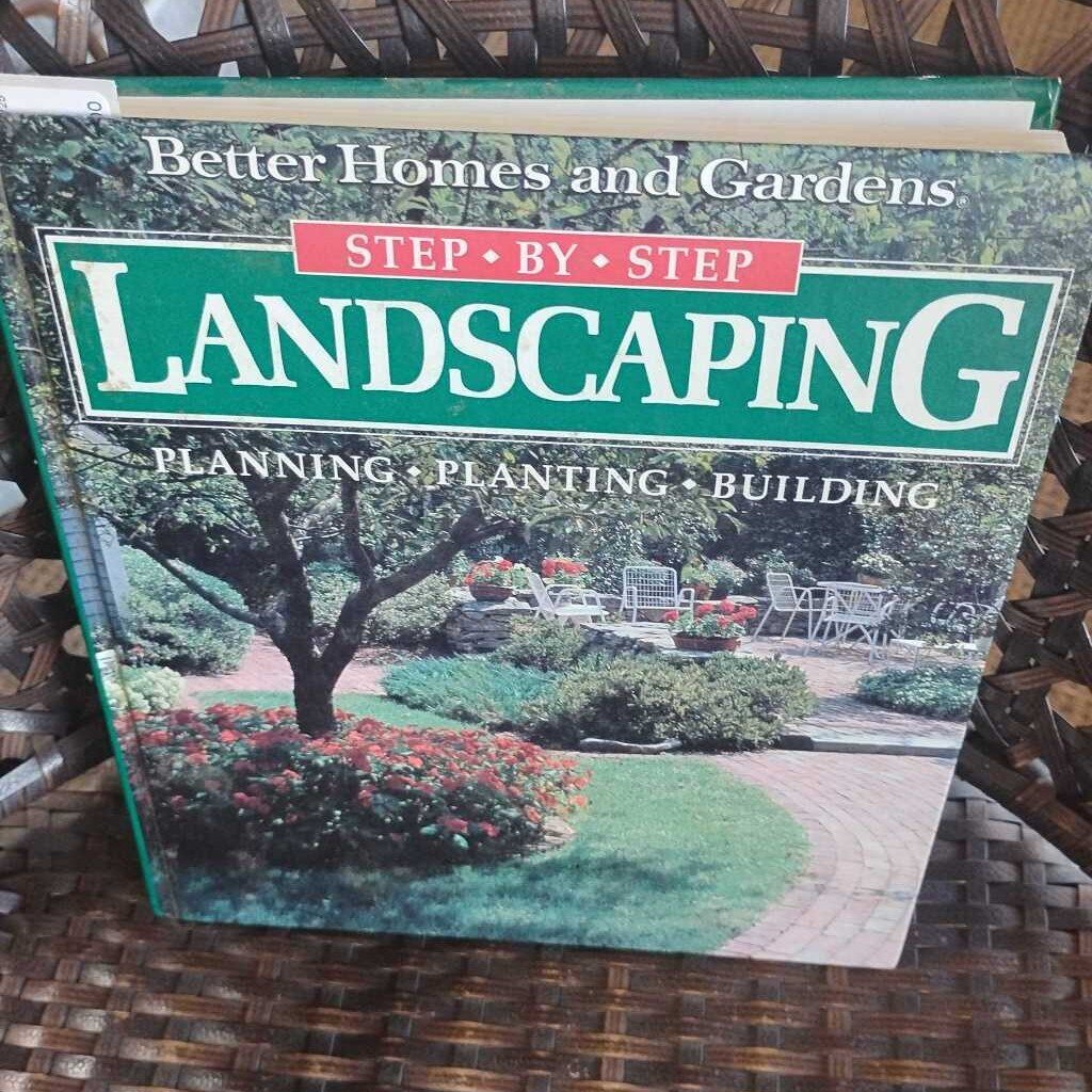 BETTER HOMES AND GARDEN STEP BY STEP LANDSCAPING