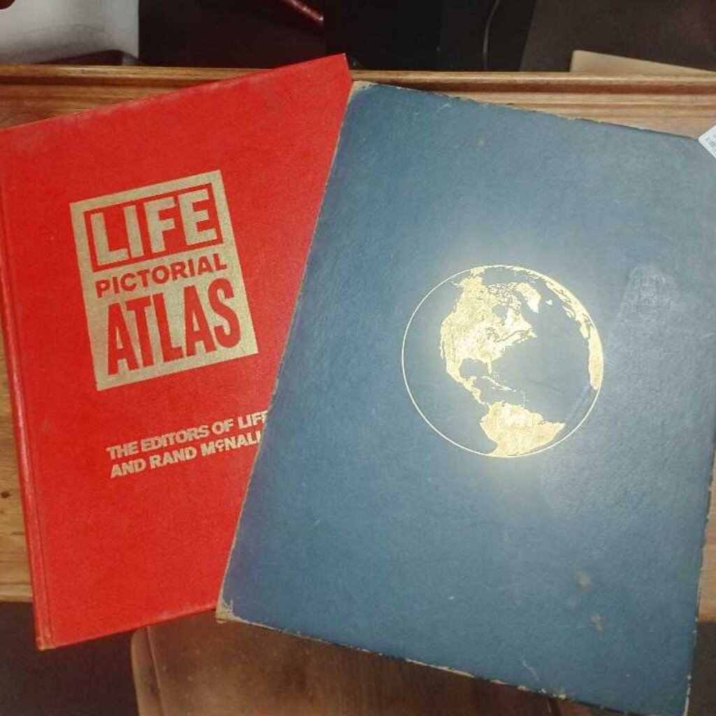 1961 LIFE PICTORIAL ATLAS OF THE WORLD BOOK W/SLEEVE