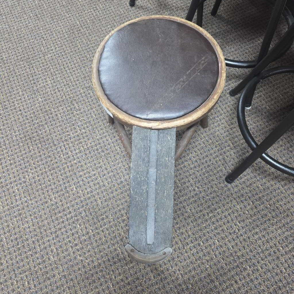 VINTAGE WOODEN SHOE SHINE CHAIR