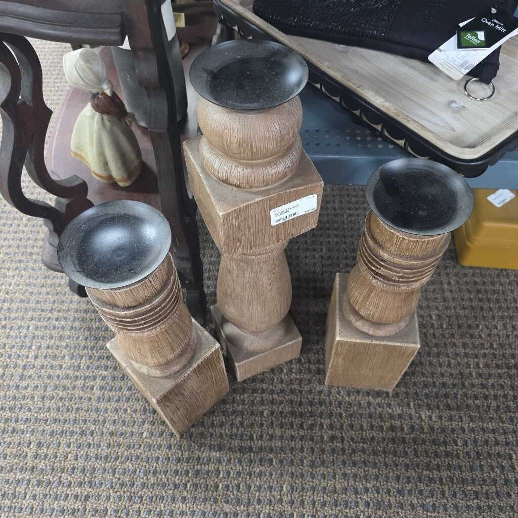 SET OF 3 CANDLE HOLDEERS